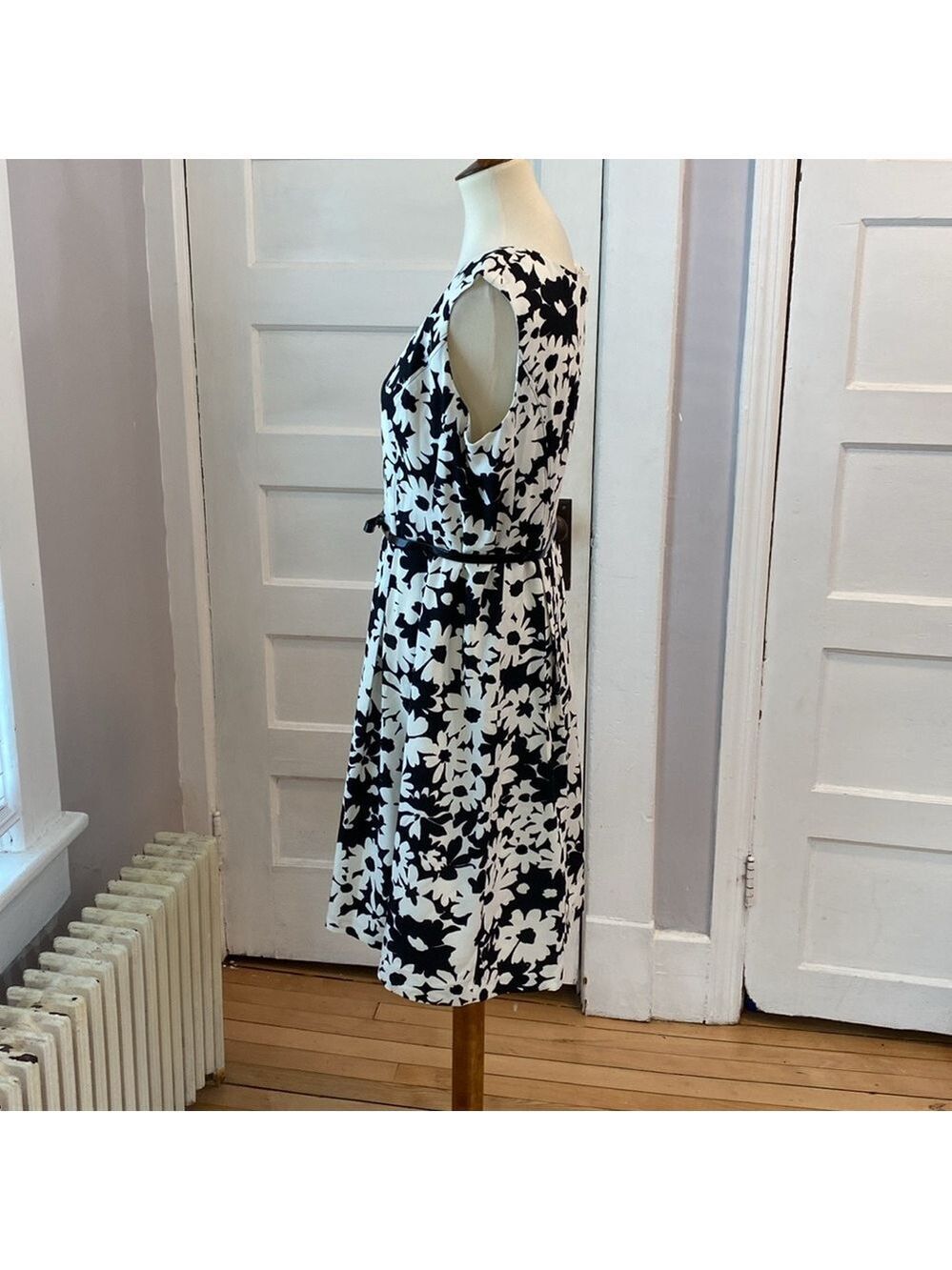 Kasper Sleeveless Black & White Floral Print A-line Dress, Size 14 - Picture 6 of 14
